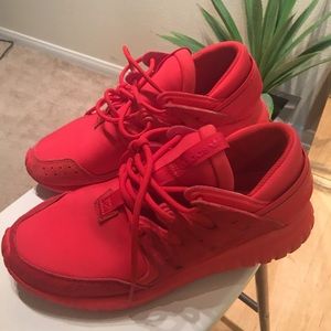 Adidas Tubular - Triple Red - size 9